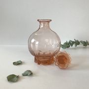 Carafe en verre rose