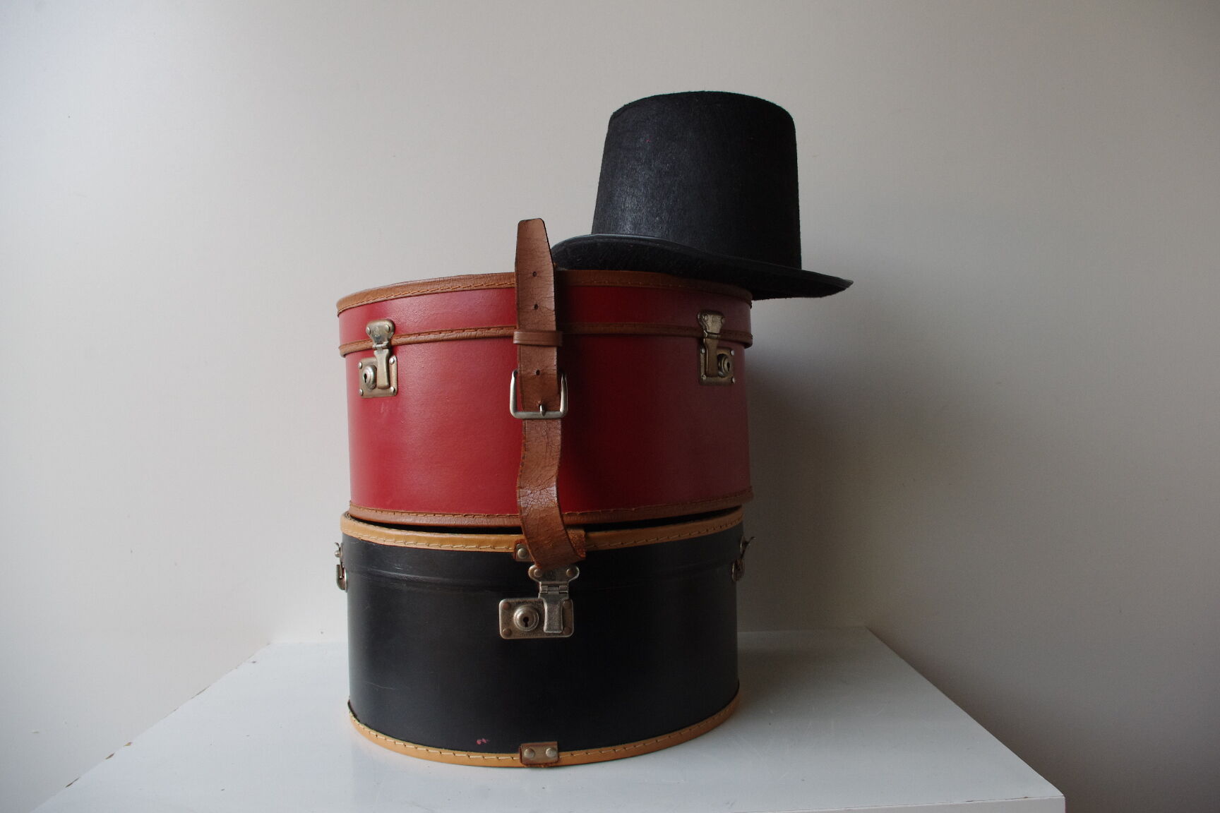 Black Suitcase for hats 60s.