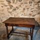 Table française en noyer avec pieds torsadés, fin du XIXe siècle