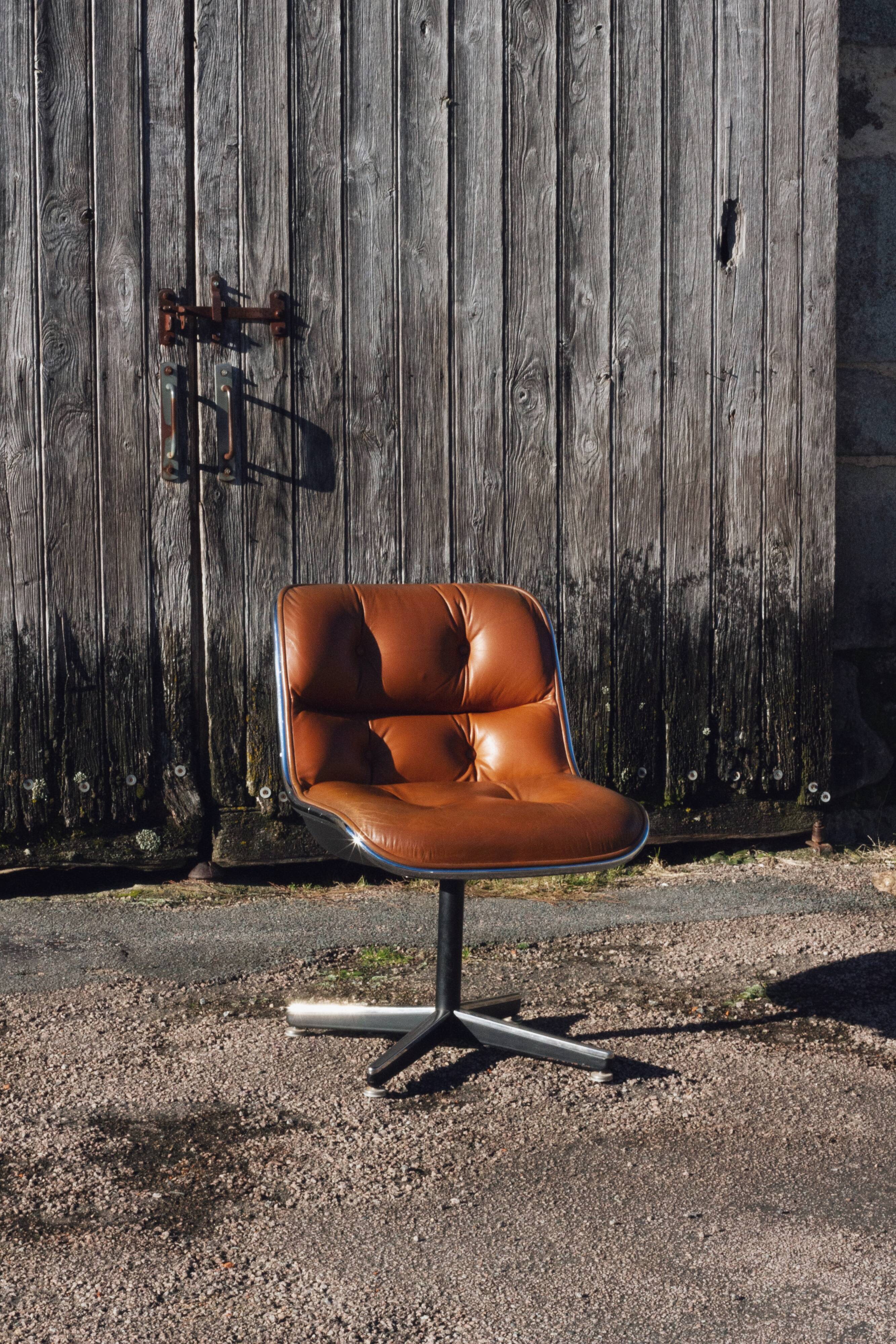 Pollock executive armchair, KNOLL