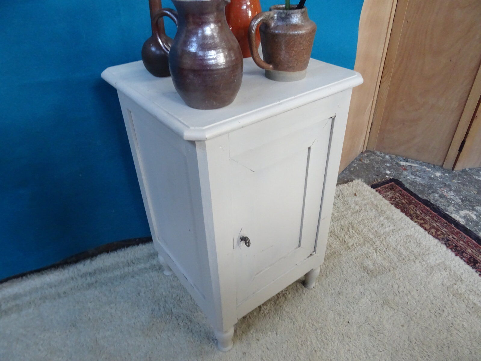 Buffet 19th to one door