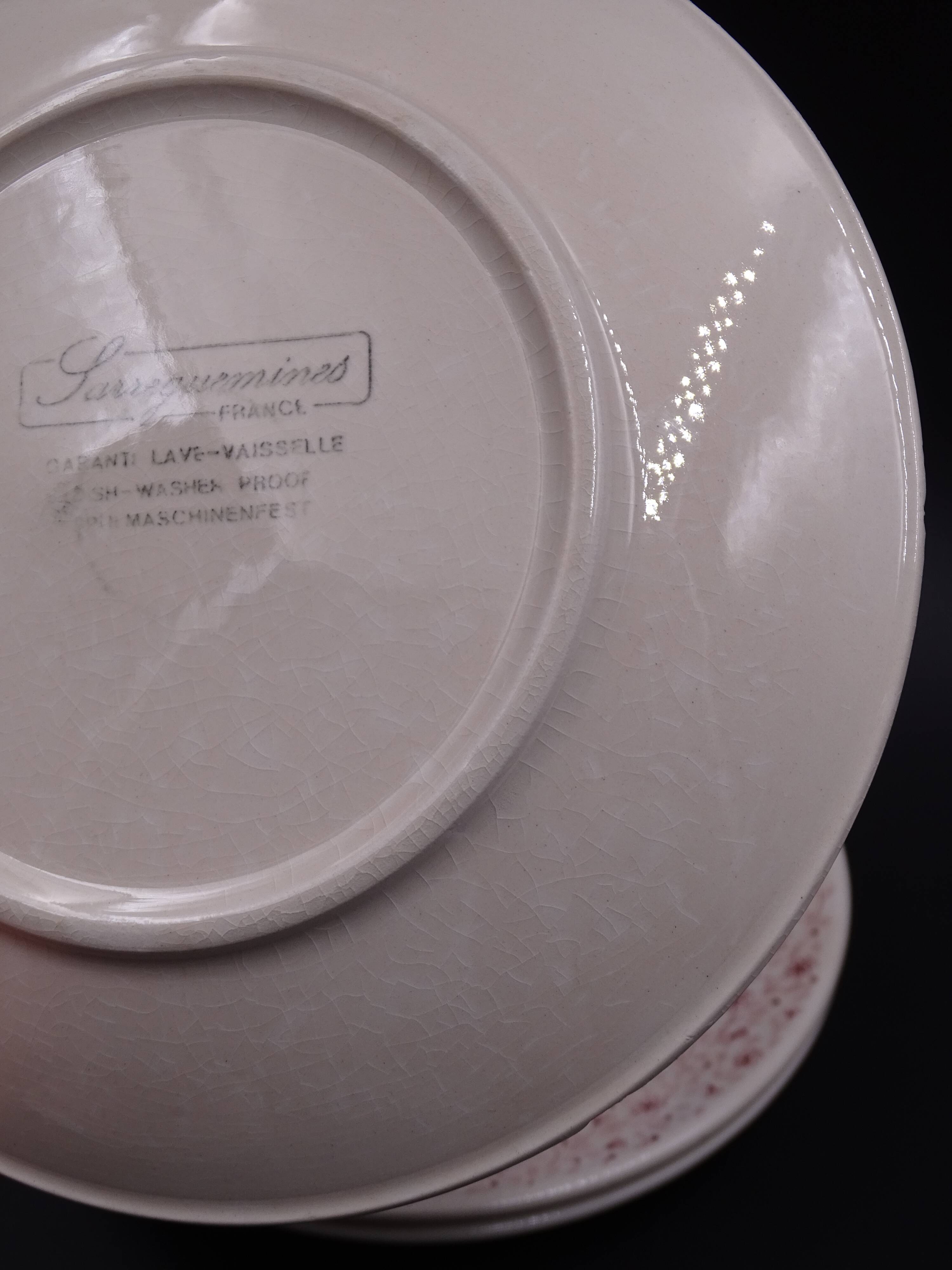 Set of 9 dessert plates in earthenware of Sarreguemines - Décor of pink flowers - 1970