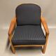 Fauteuil noir 1960 avec son estampille scandinave.