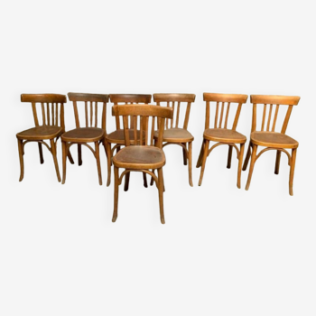 Série lot de 7 anciennes chaises bistrot en bois courbé vintage