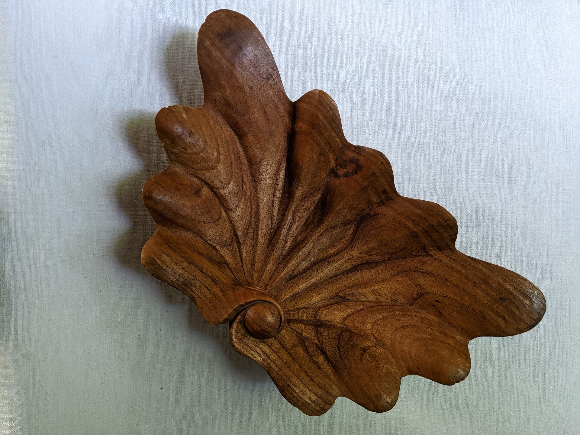 Vide poche coquillage en bois sculpté