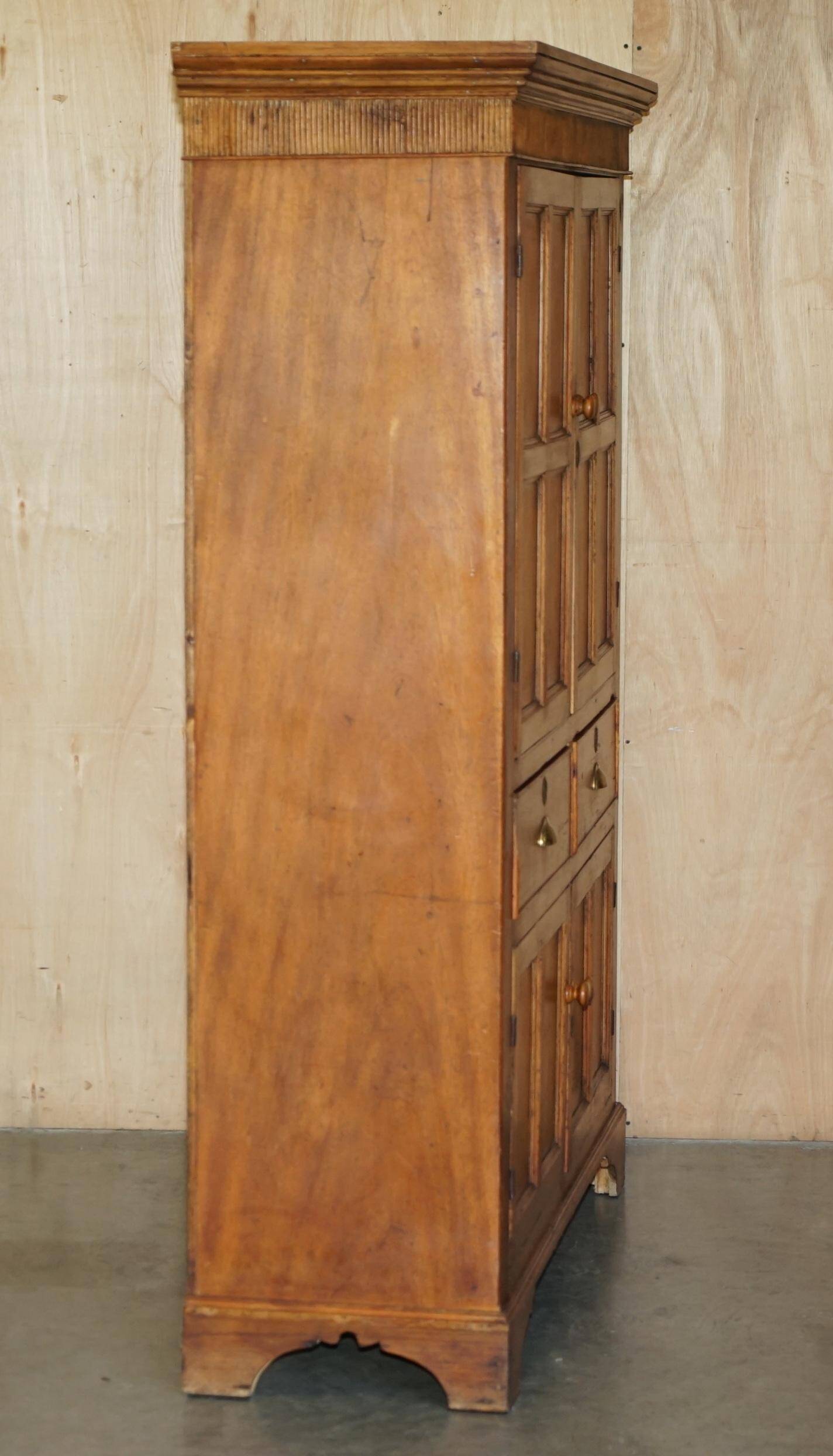 Armoire géorgienne en pin, environ 1780