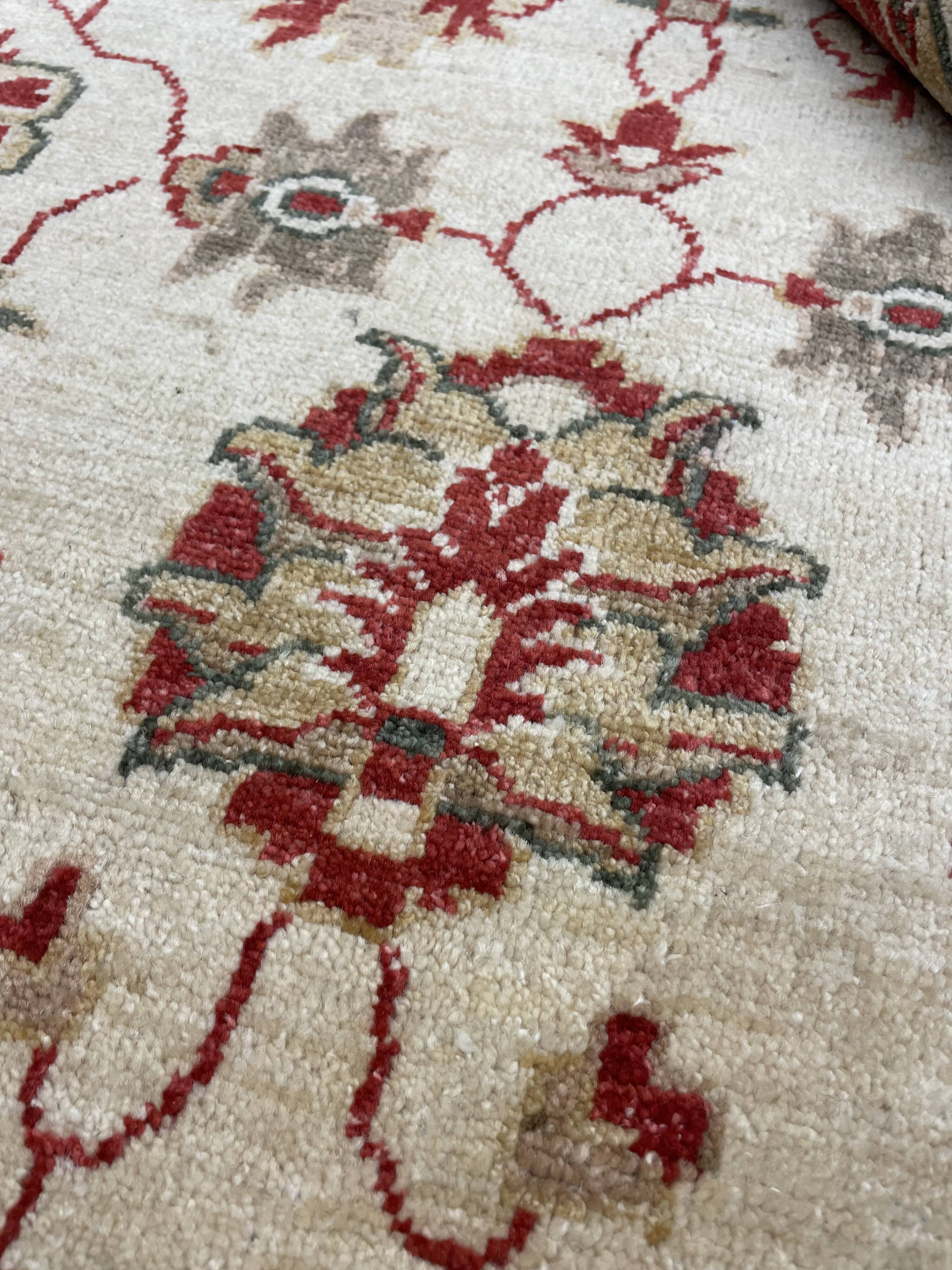 Traditional Cream Wool Rug, Small Red Floral Oriental Carpet 86x123 cm