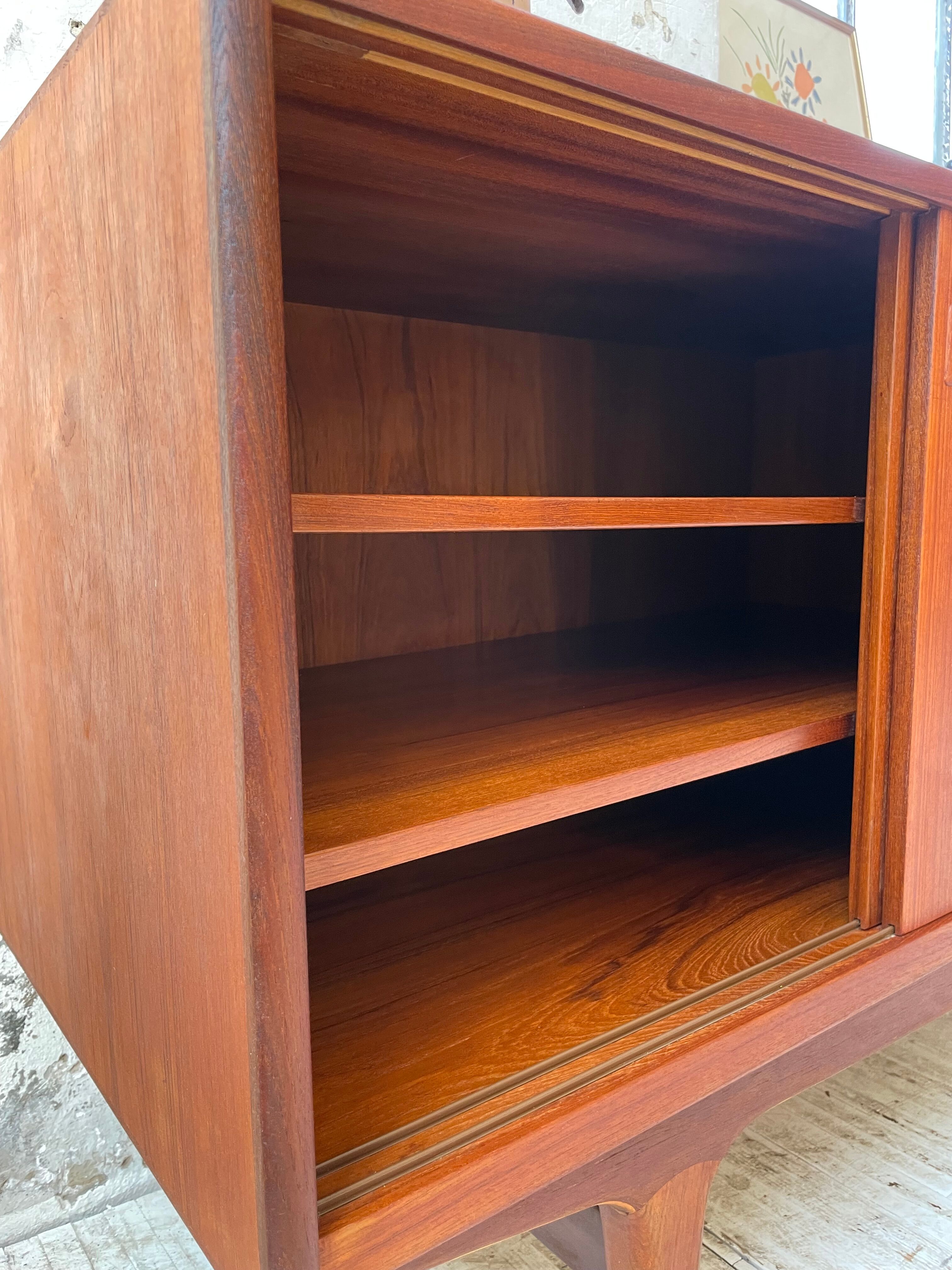 Teak row Johannes Andersen Samcom