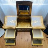 Venetian dresser from the 1960s/70s in carved wood with floral motifs.