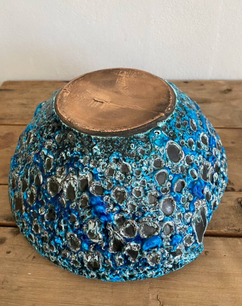 Eruptive ceramic dish from the 60s