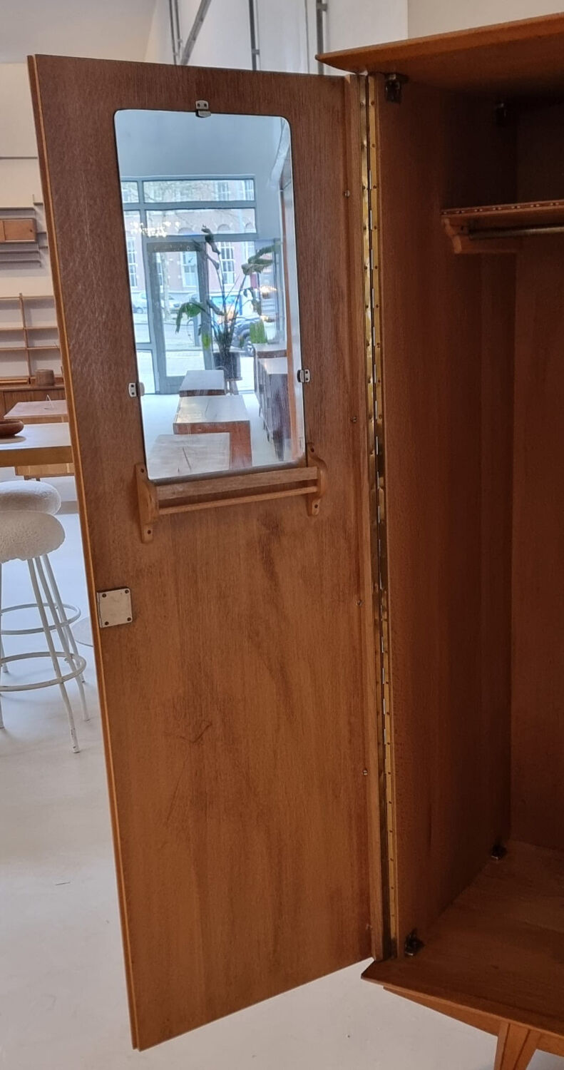 Armoire du milieu du siècle