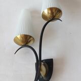 Applique en métal noir et laiton doré 1960 à deux lumières.