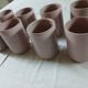 8 mugs en céramique émaillée signés