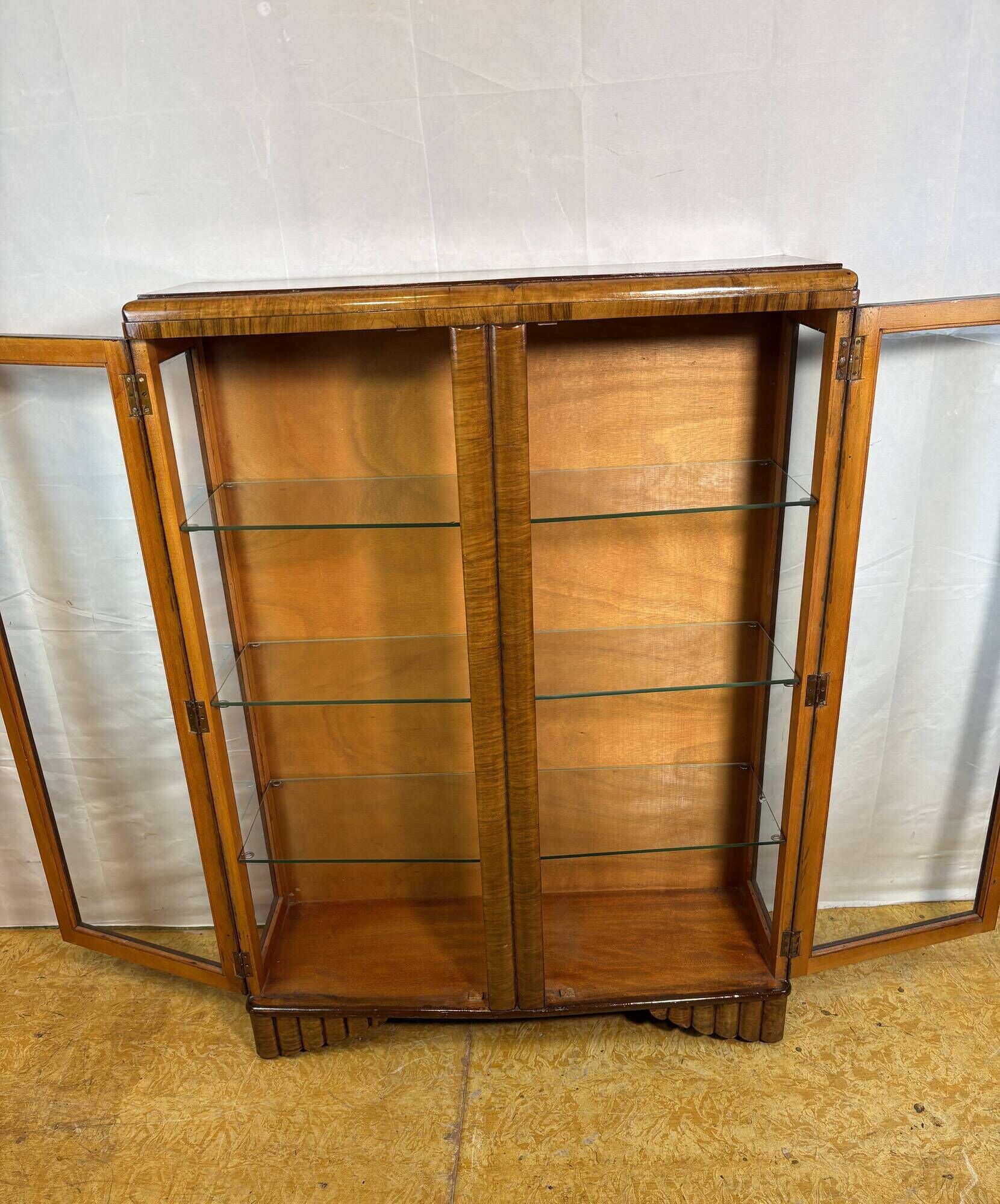 Elegant Art Deco Vintage Display Cabinet (Circa 1930–1940)  A beautifully c