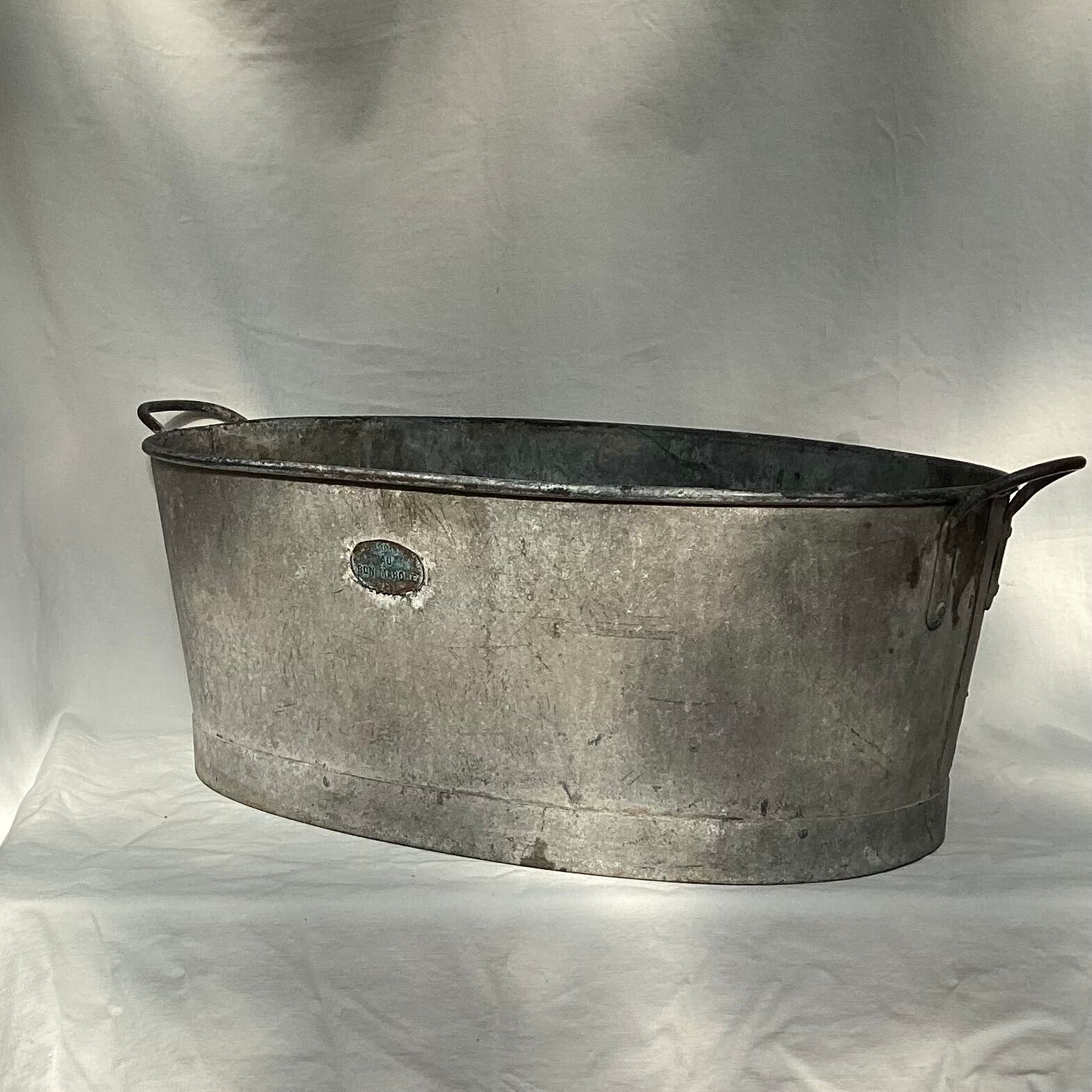 Old oval galvanized zinc basin dimension: height -23.5 cm - width -70cm - depth -39