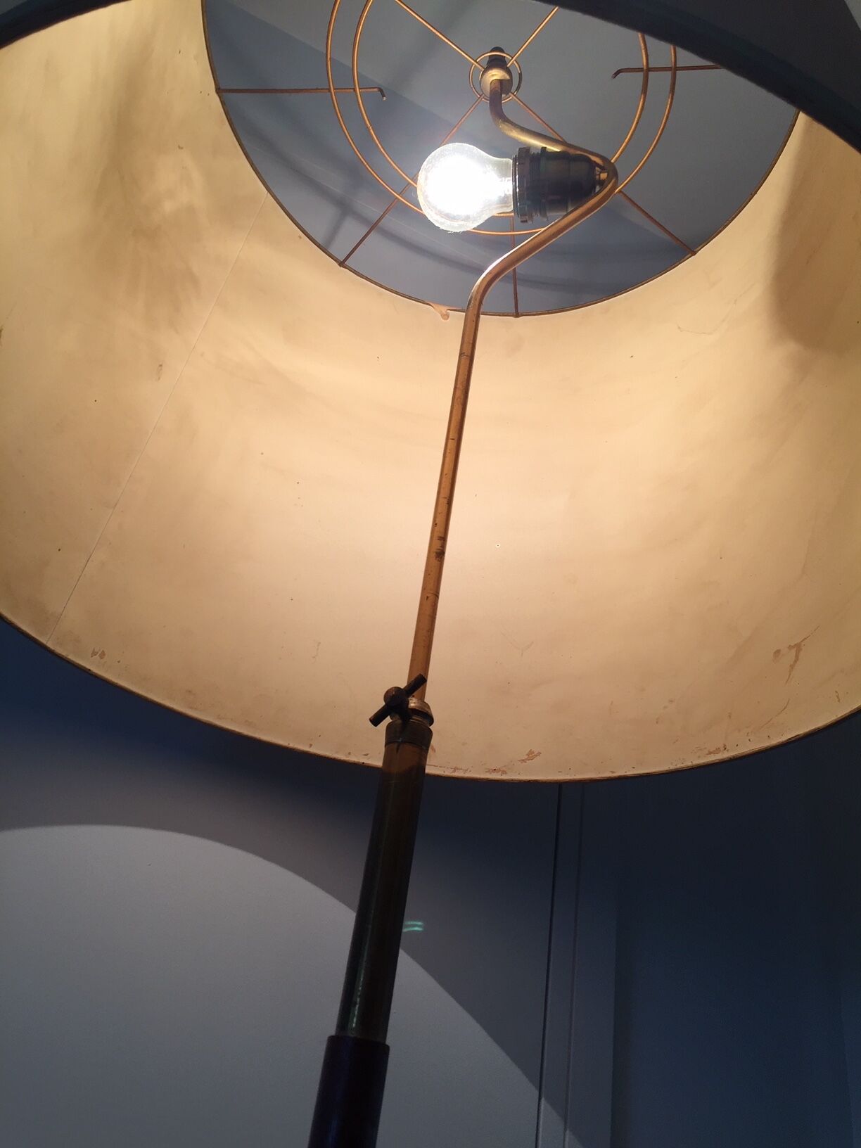 Scandinavian floor lamp in teak and brass, 1960