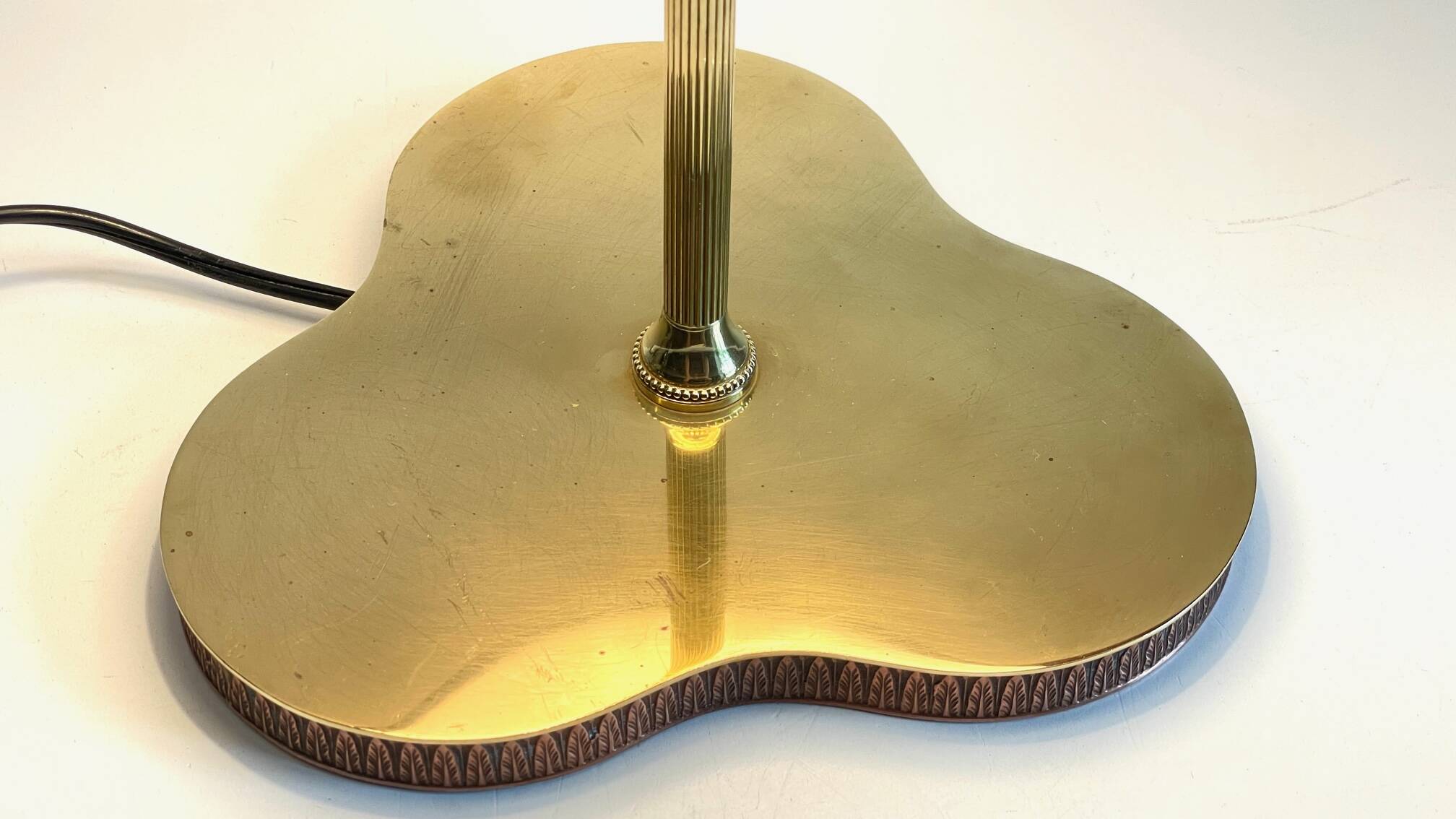 Solid brass vintage clover lamp