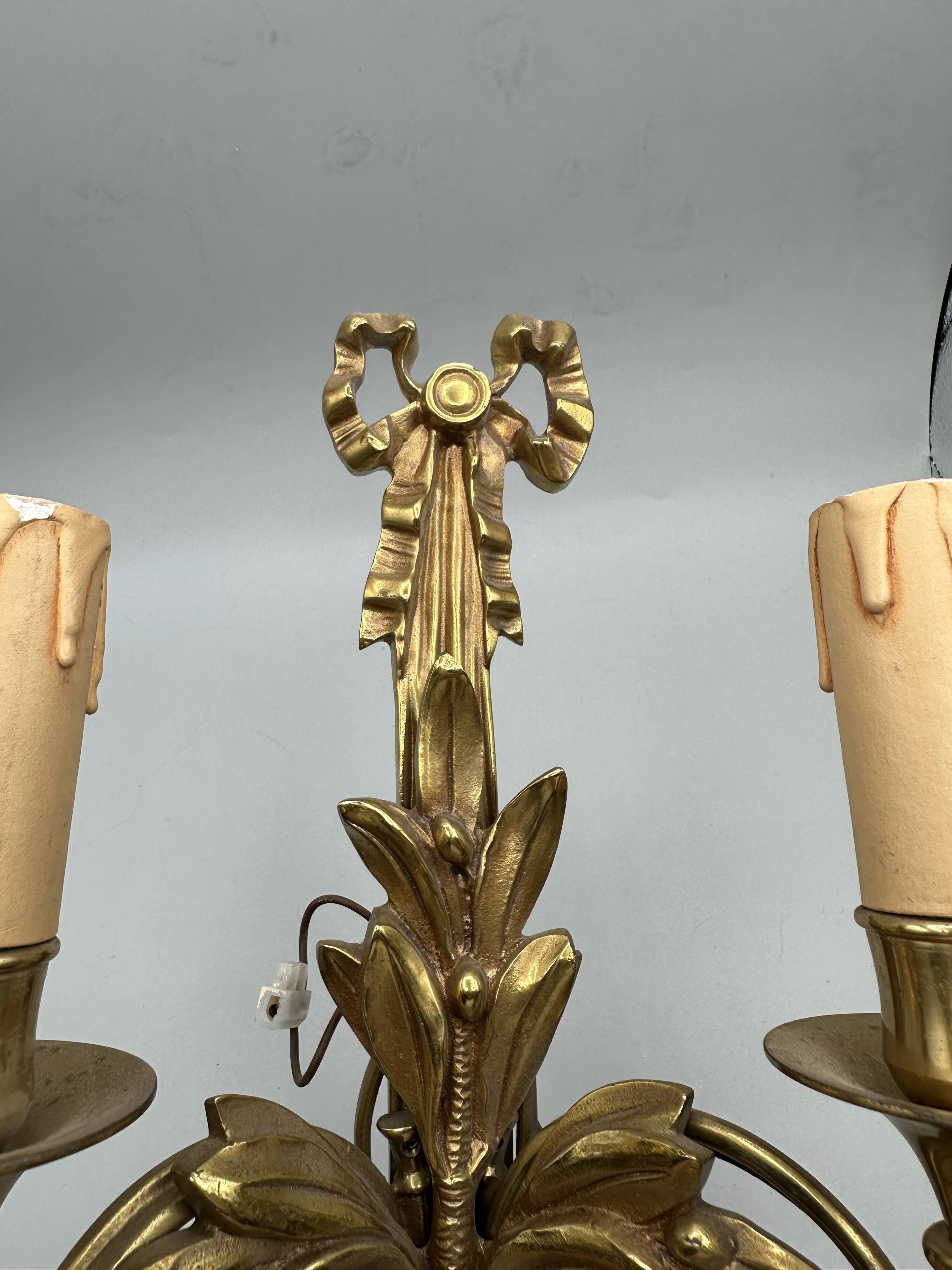 Pair of gilt bronze wall sconces in hunting horn style, Louis XVI.