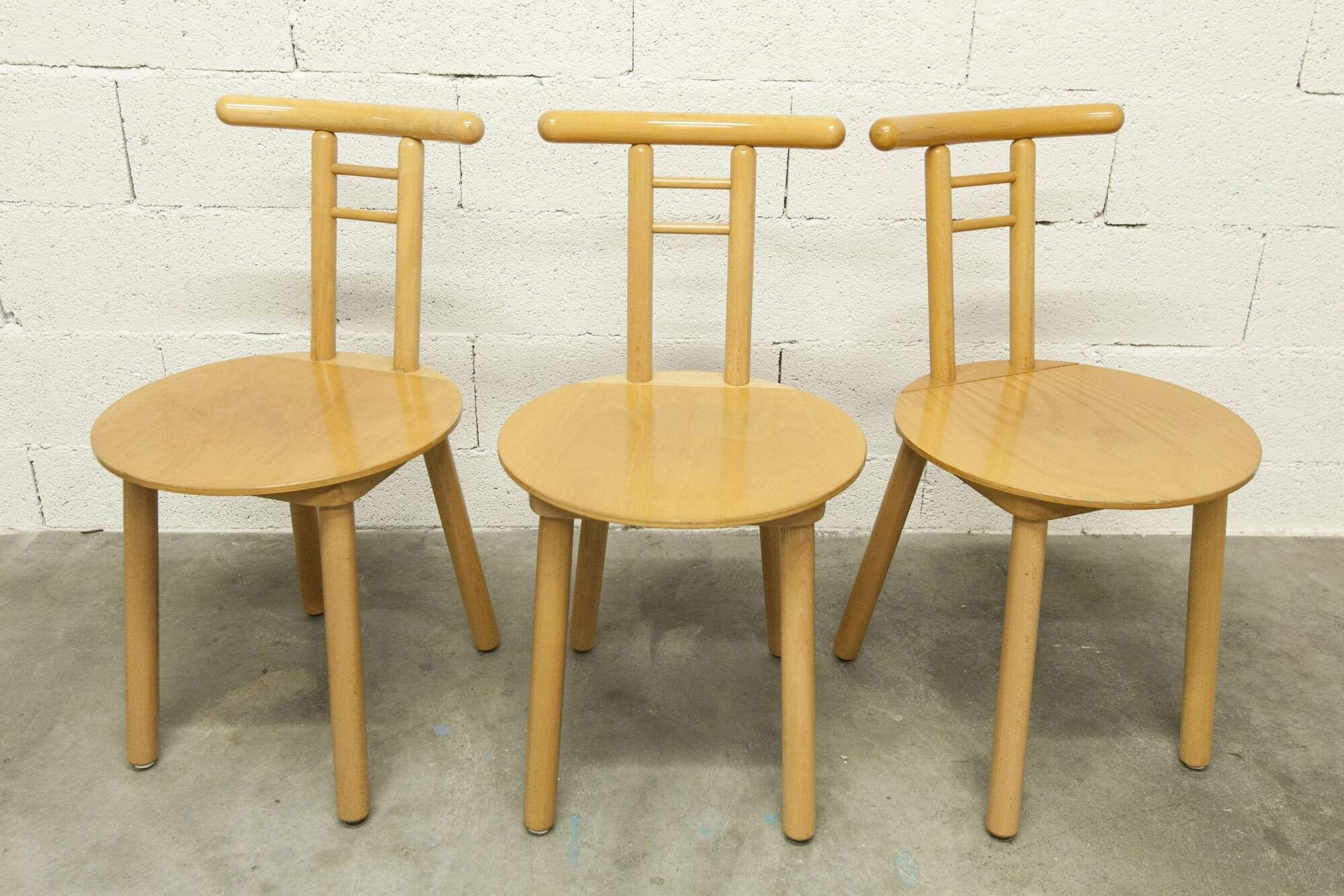 Set of 3 minimalist chairs in light wood 1980 Italy