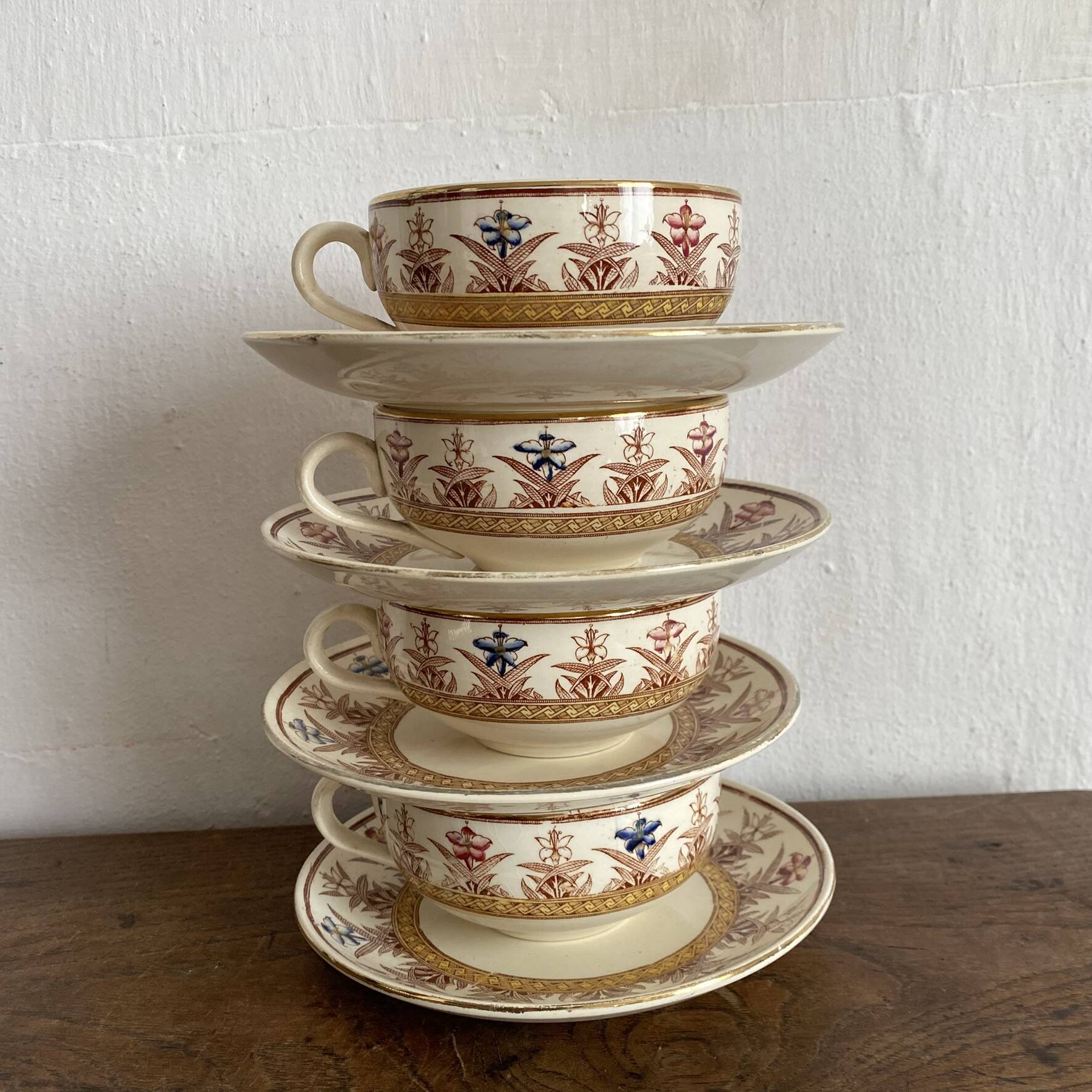 Tea cups and saucers in Sarreguemines ironstone "Derby"