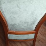 Fauteuil voltaire et un repose pieds