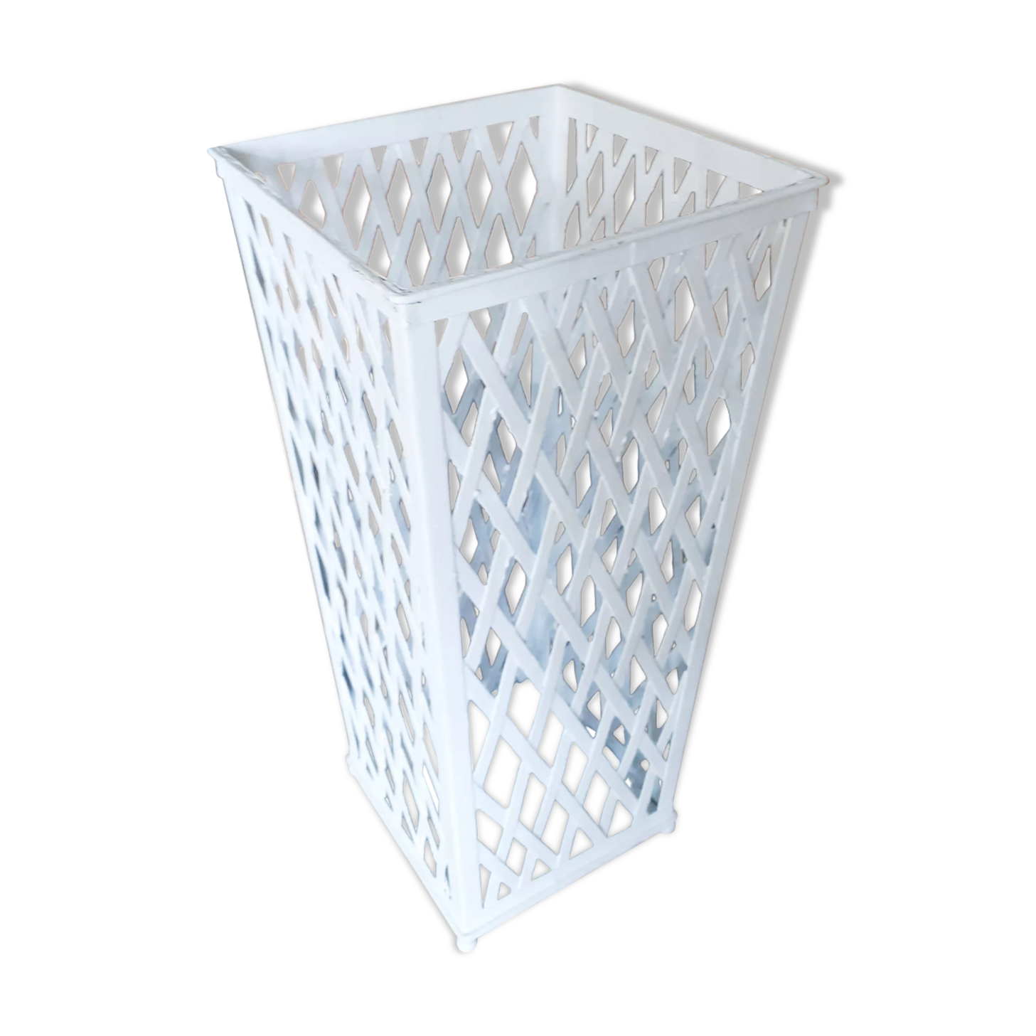 Openwork iron umbrella stand