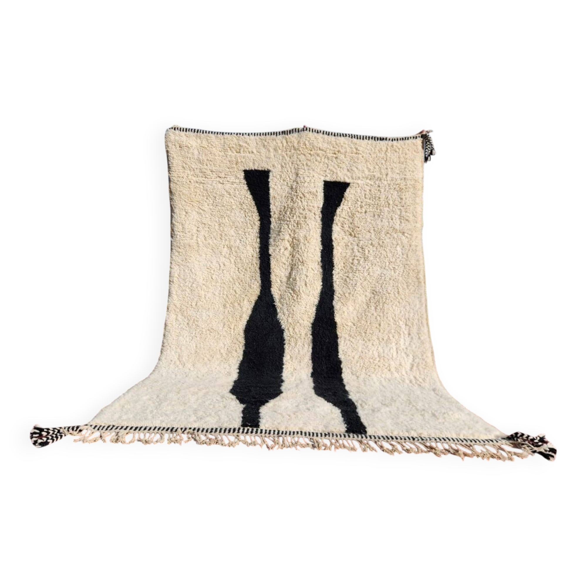 Beni Ouarain Berber rug in cream with black pattern 300x200 cm – natural wool