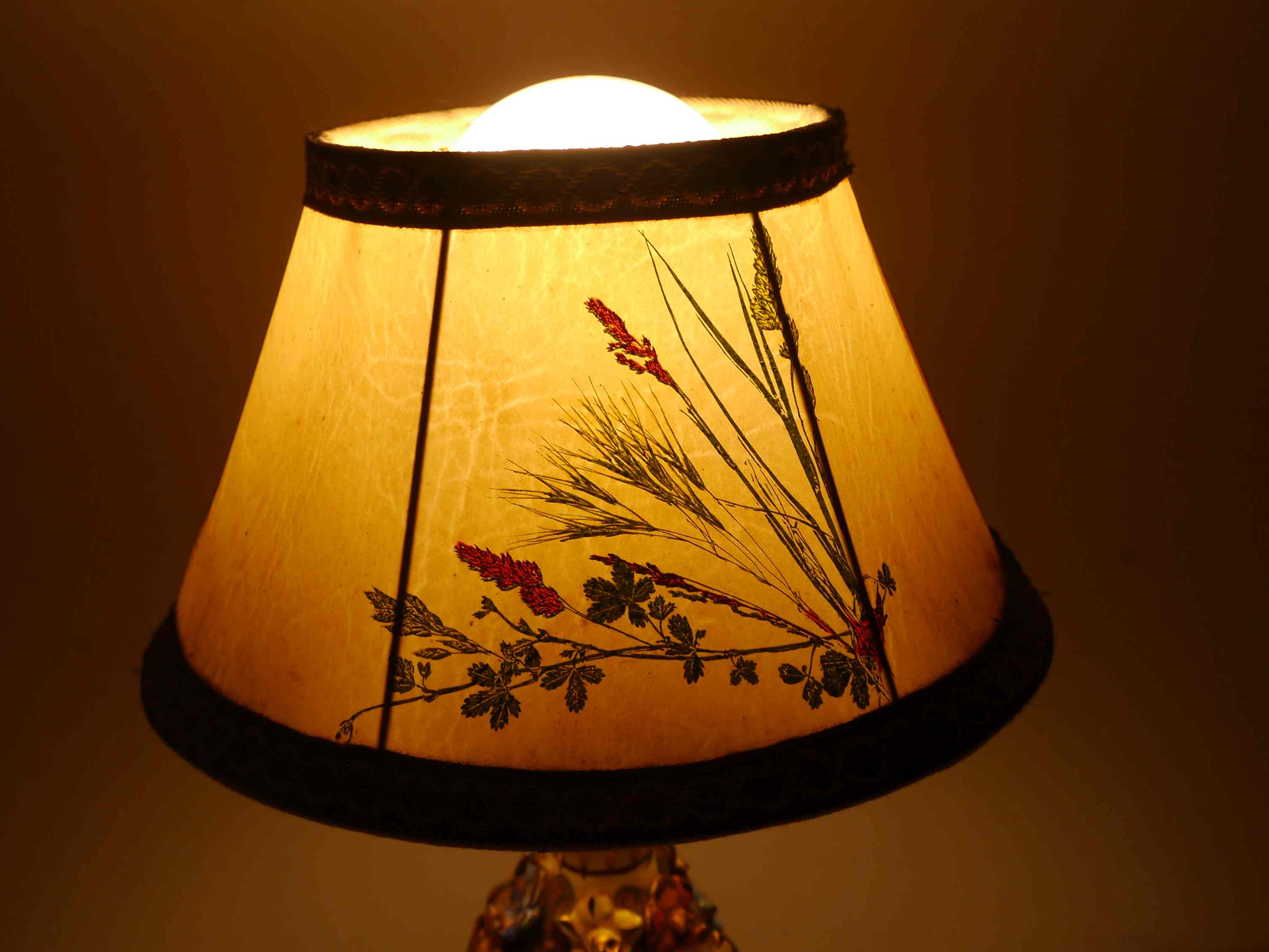 Lamp or night light bronze and ceramic glazed flowers