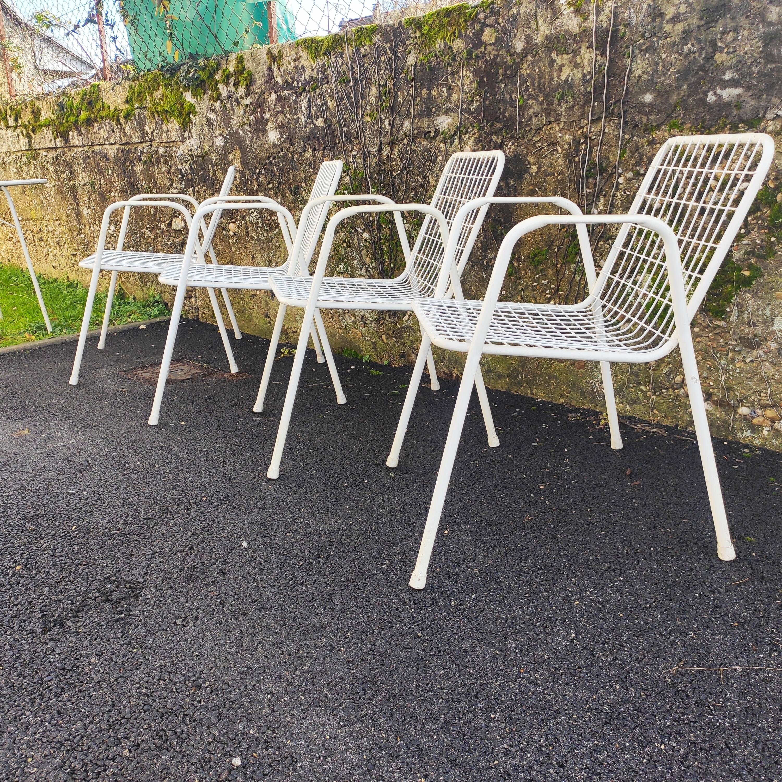 Armchairs with original cushions and Emu garden table model Rio 1966.