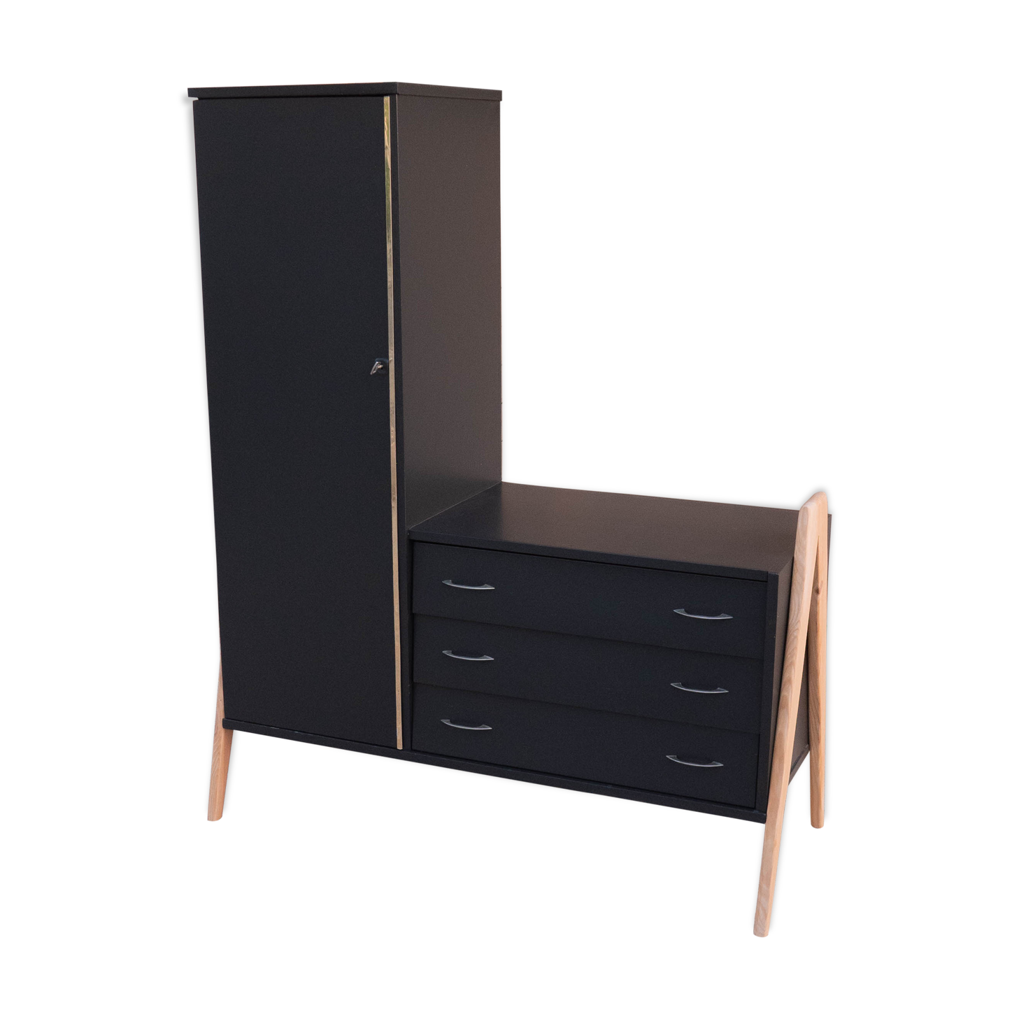 Asymmetrical cabinet