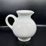 pichet en faience blanche cerise
