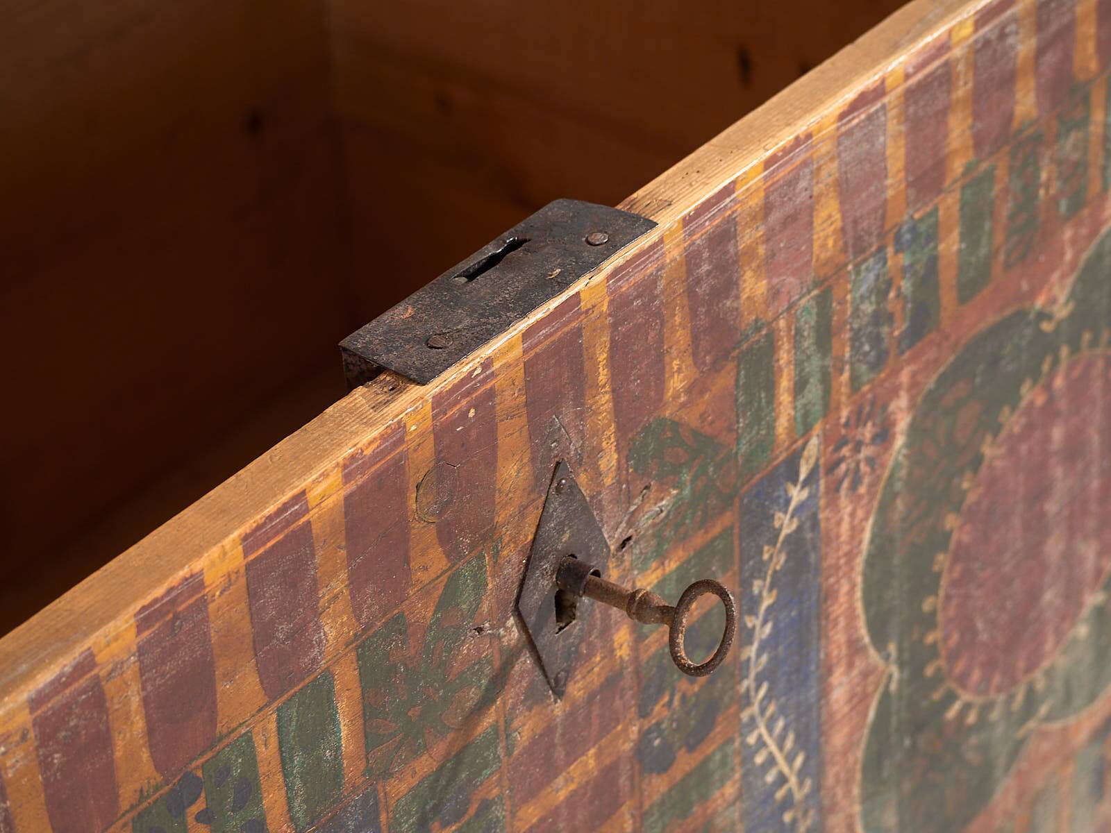 Large antique hand-painted trunk (c.1900) #50