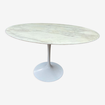 Table by Eero Saarinen for Knoll