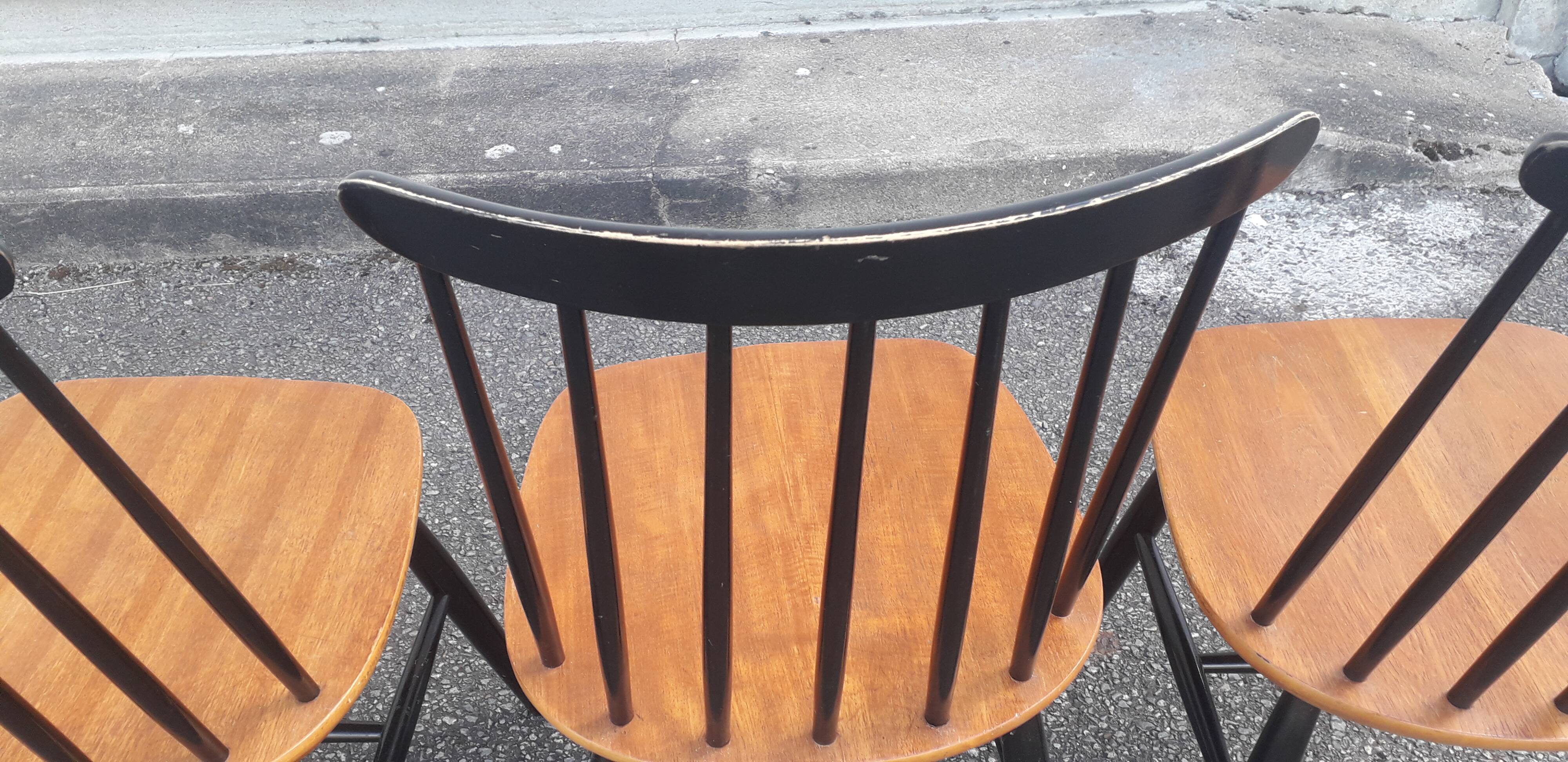 Lot of 4 vintage chairs