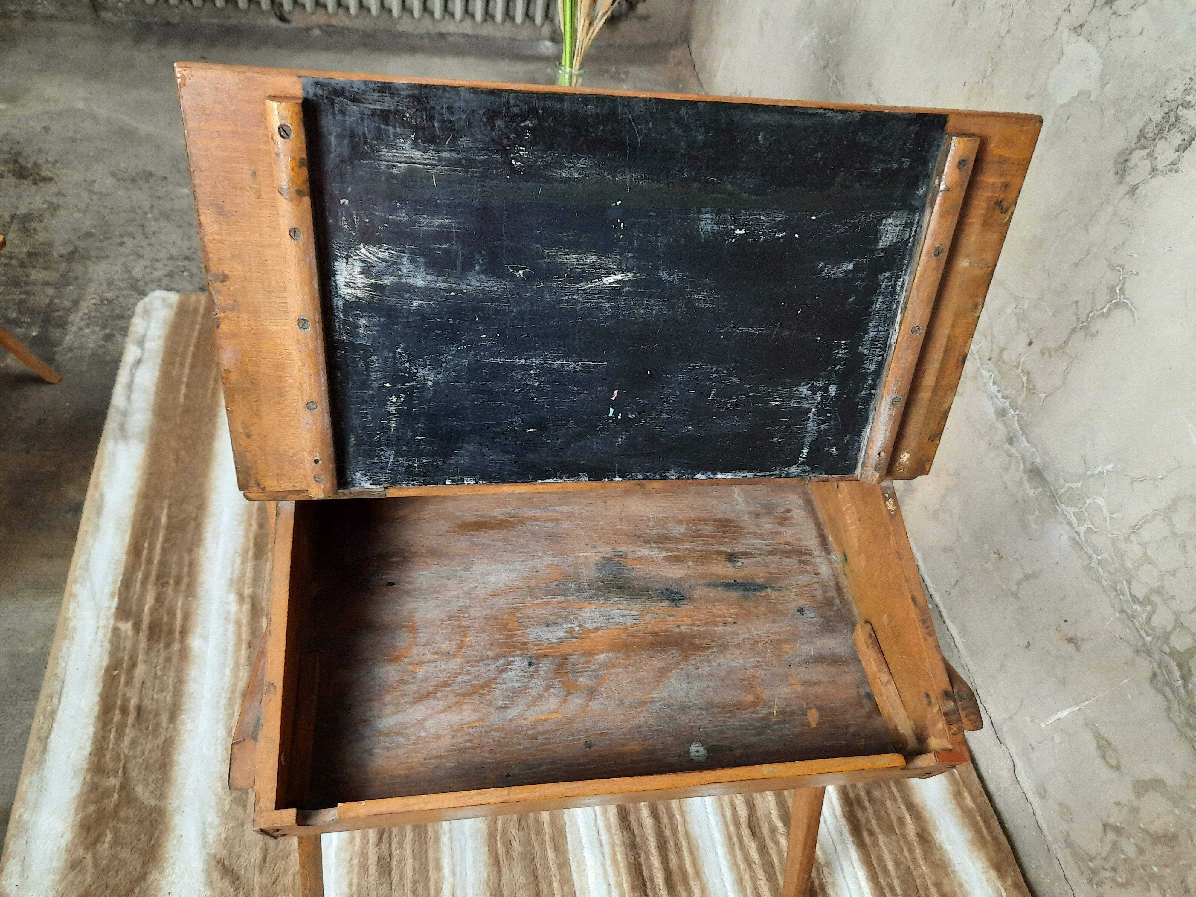 Scandinavian children's desk with its chair