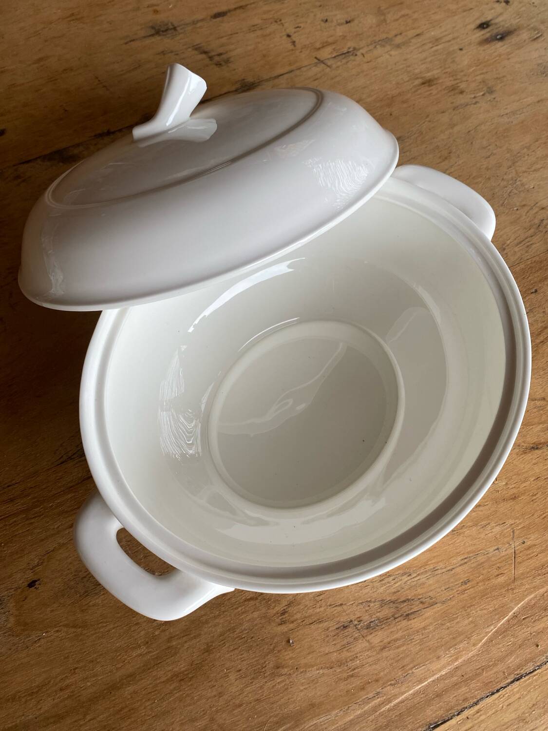 Royal Canterbury Anna fine bone china tureen or dish