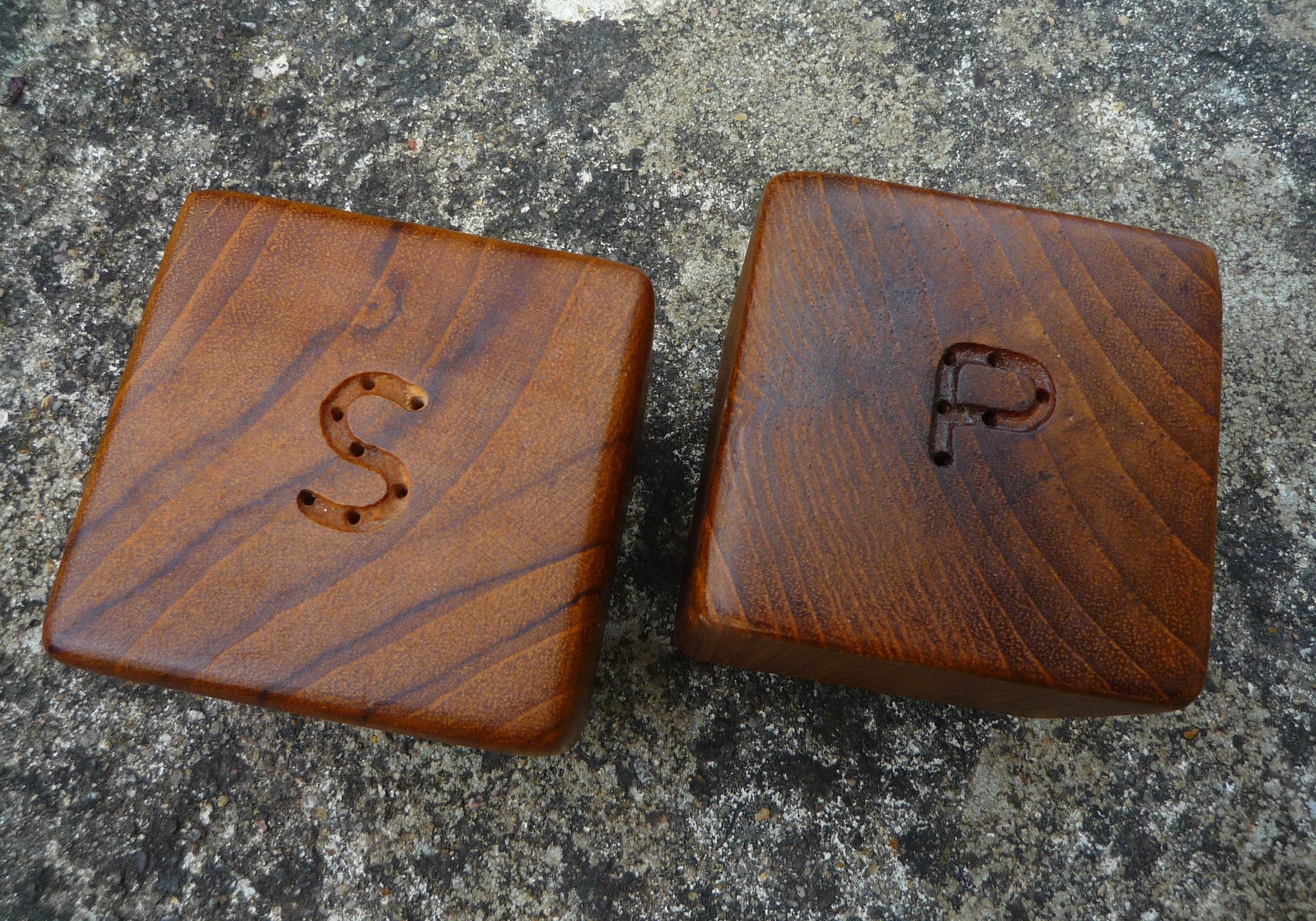 Wooden salt and pepper shaker, vintage 70s