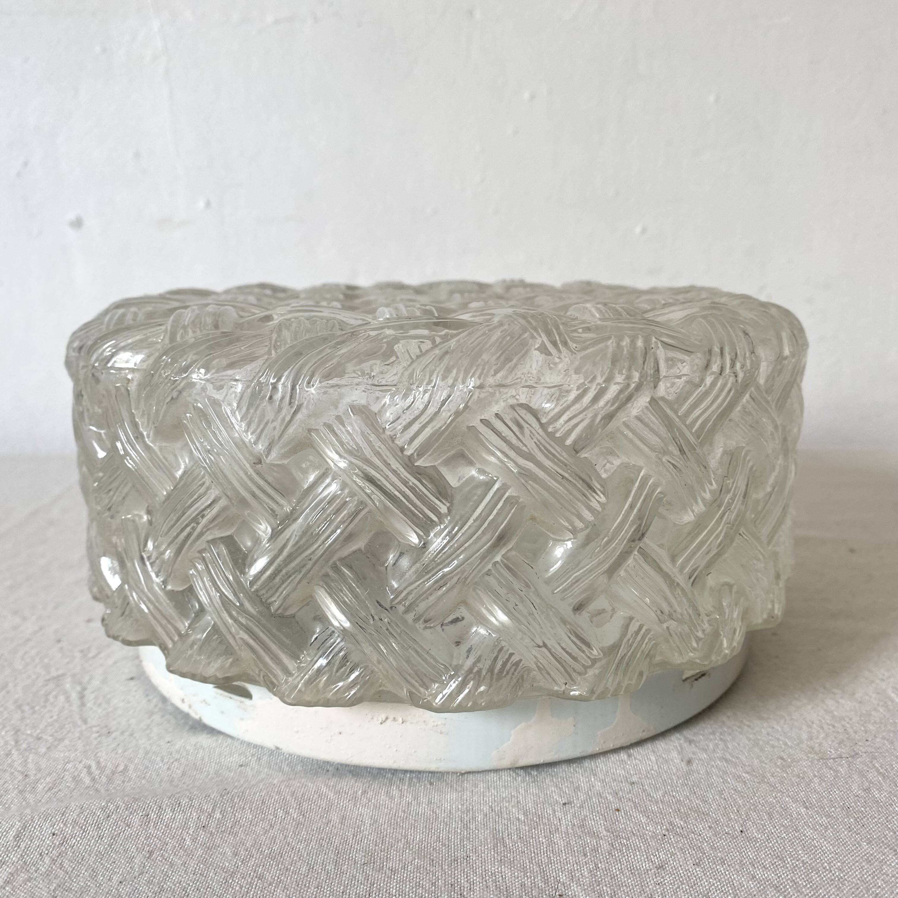 Vintage round ceiling light with woven effect