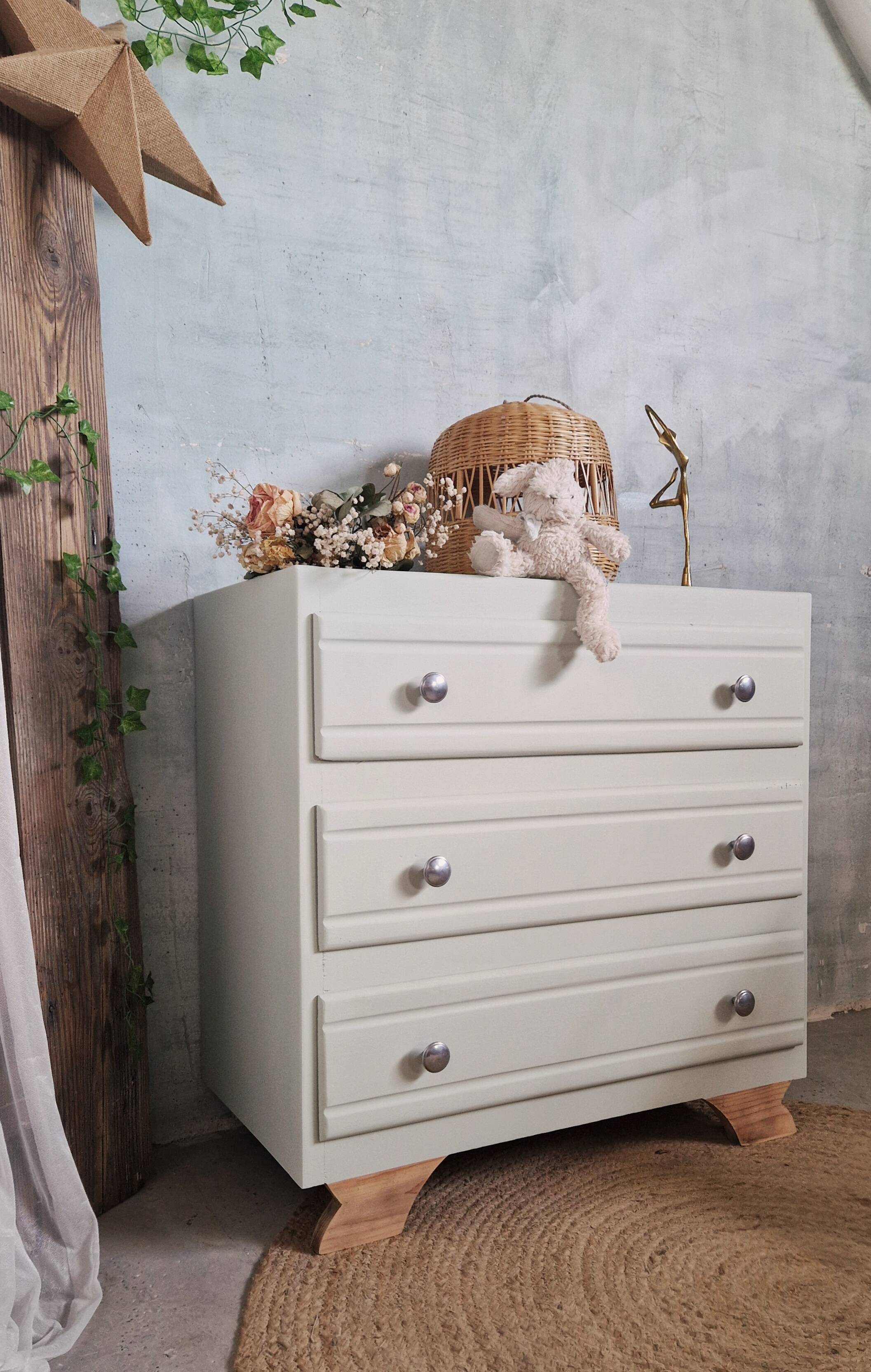 Art Deco chest of drawers