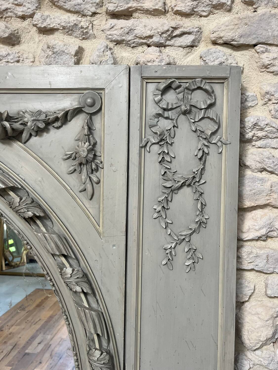 Important woodwork, 176.5cm/158cm 19th century fireplace mirror, quilted glass, parquet on the back.