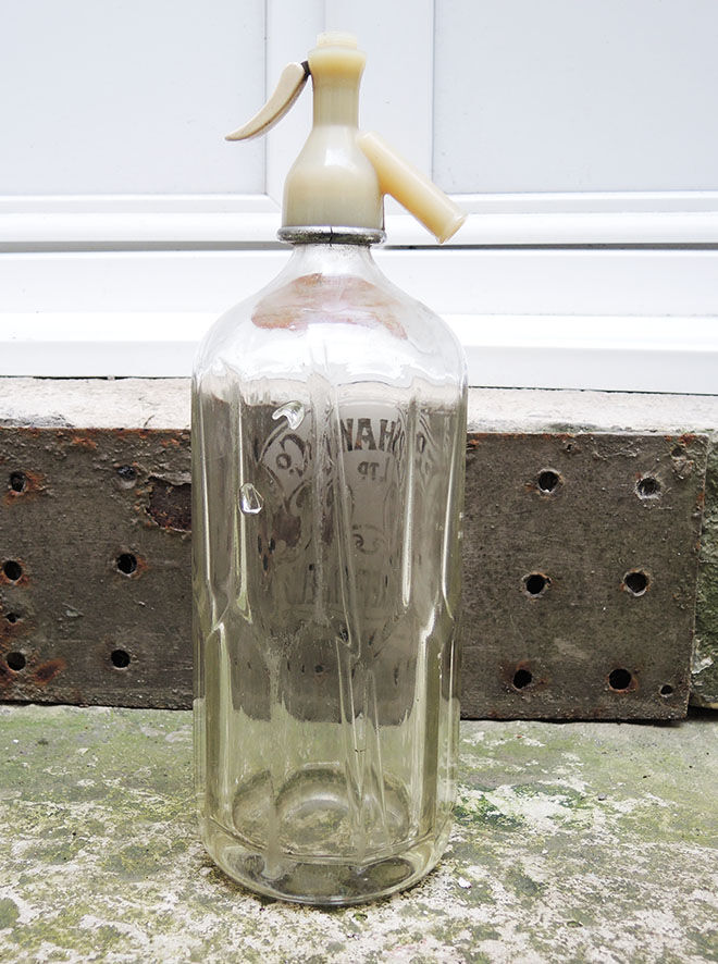 Old transparent glass siphon: EP. Shaw & Co Ltd – Wakefield