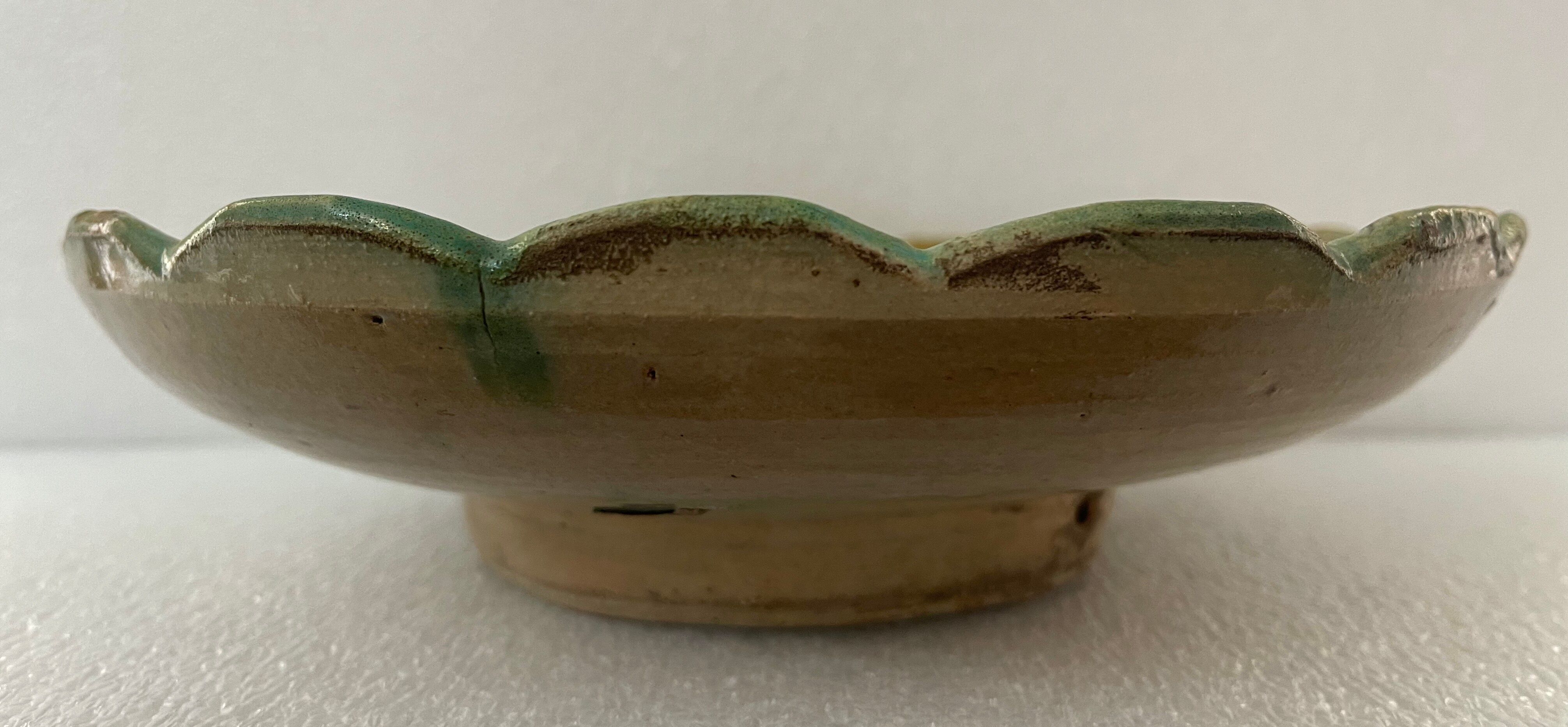 Tunisia ceramic round flat polychrome traditional XVIII e anonymous