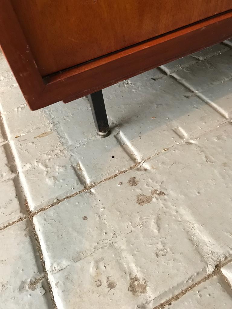 Sliding-door sideboard