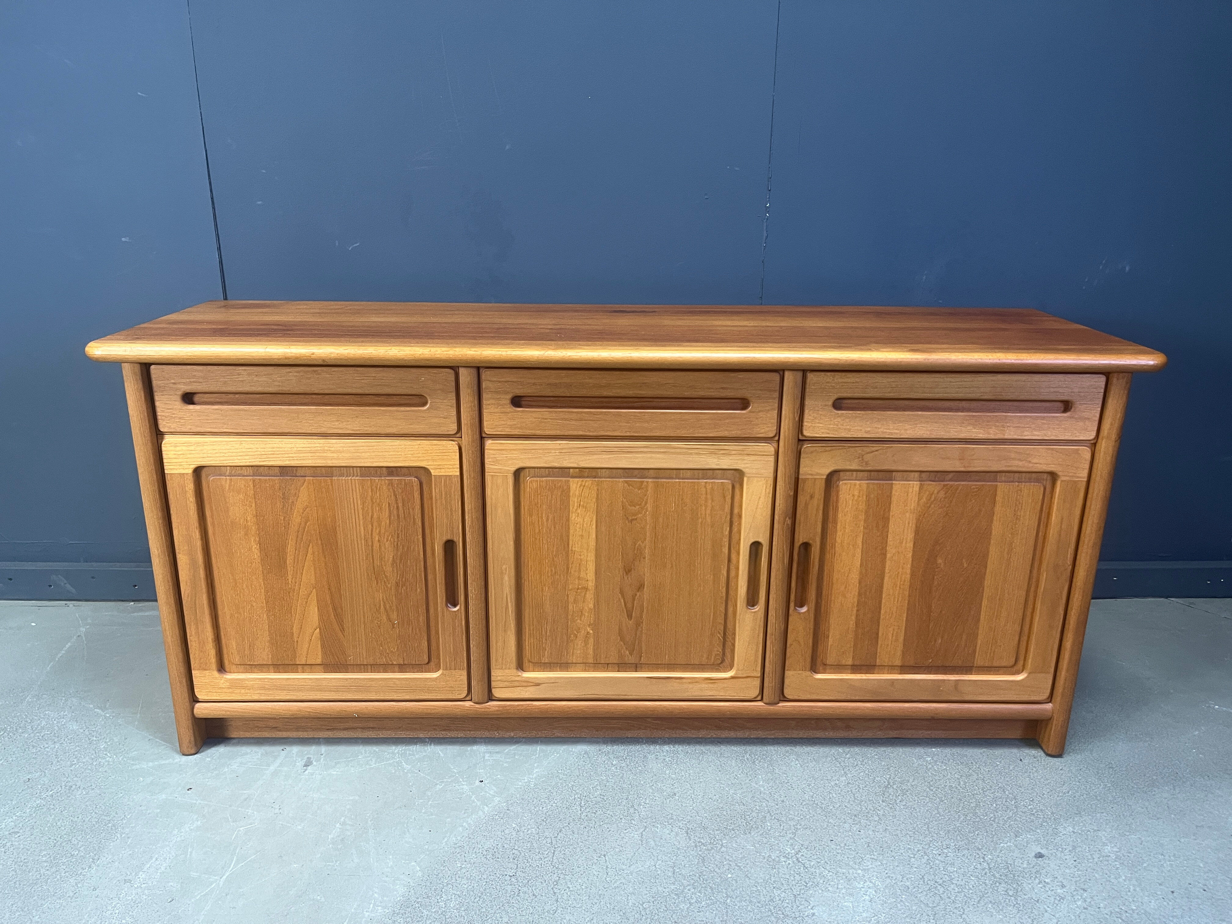 Enfilade scandinave des années 1960 par Dyrlund.