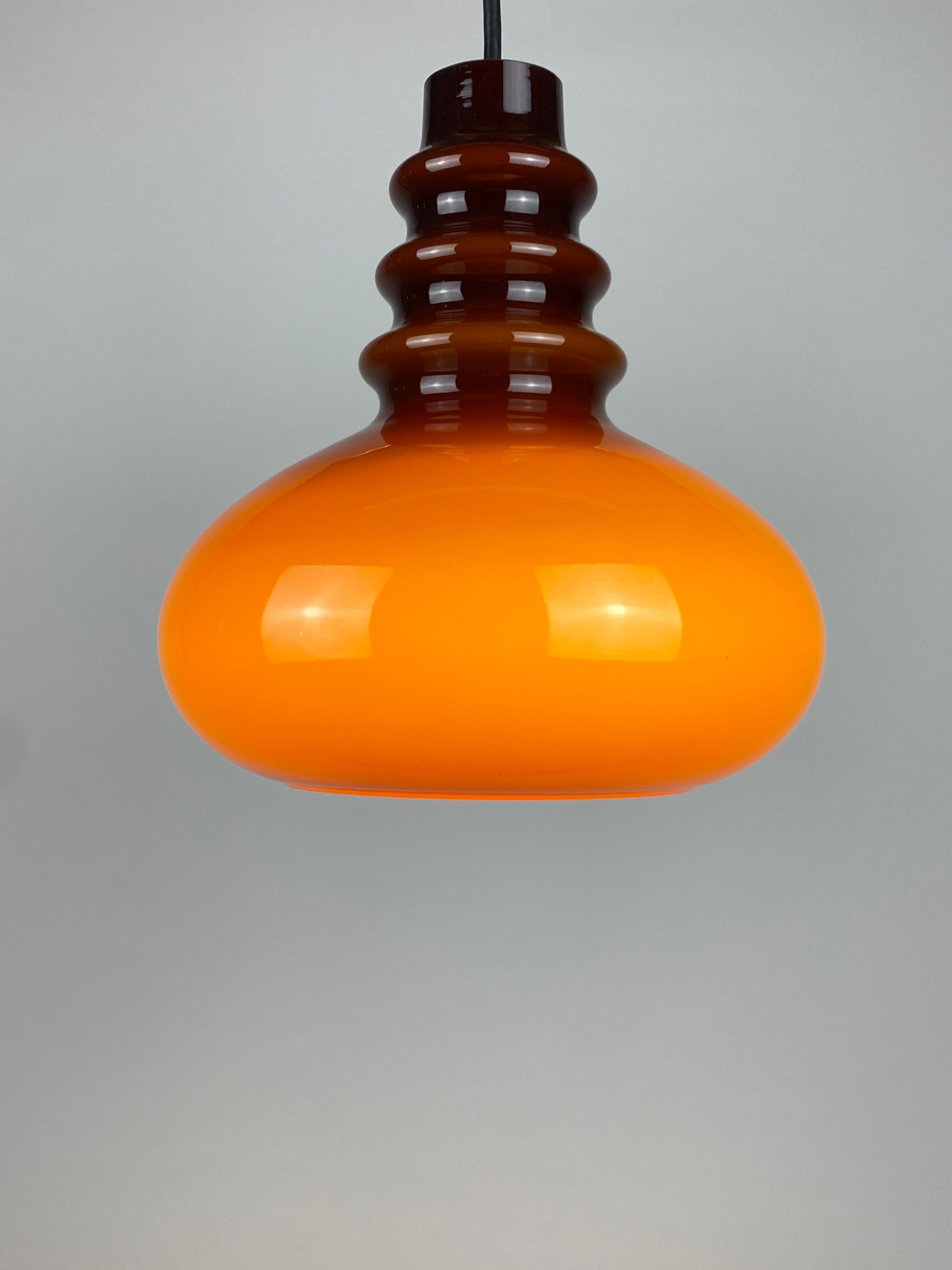 Suspension en verre brun foncé par Peill et Putzler 1960