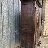 Armoire bretonne ancienne en chêne sculpté