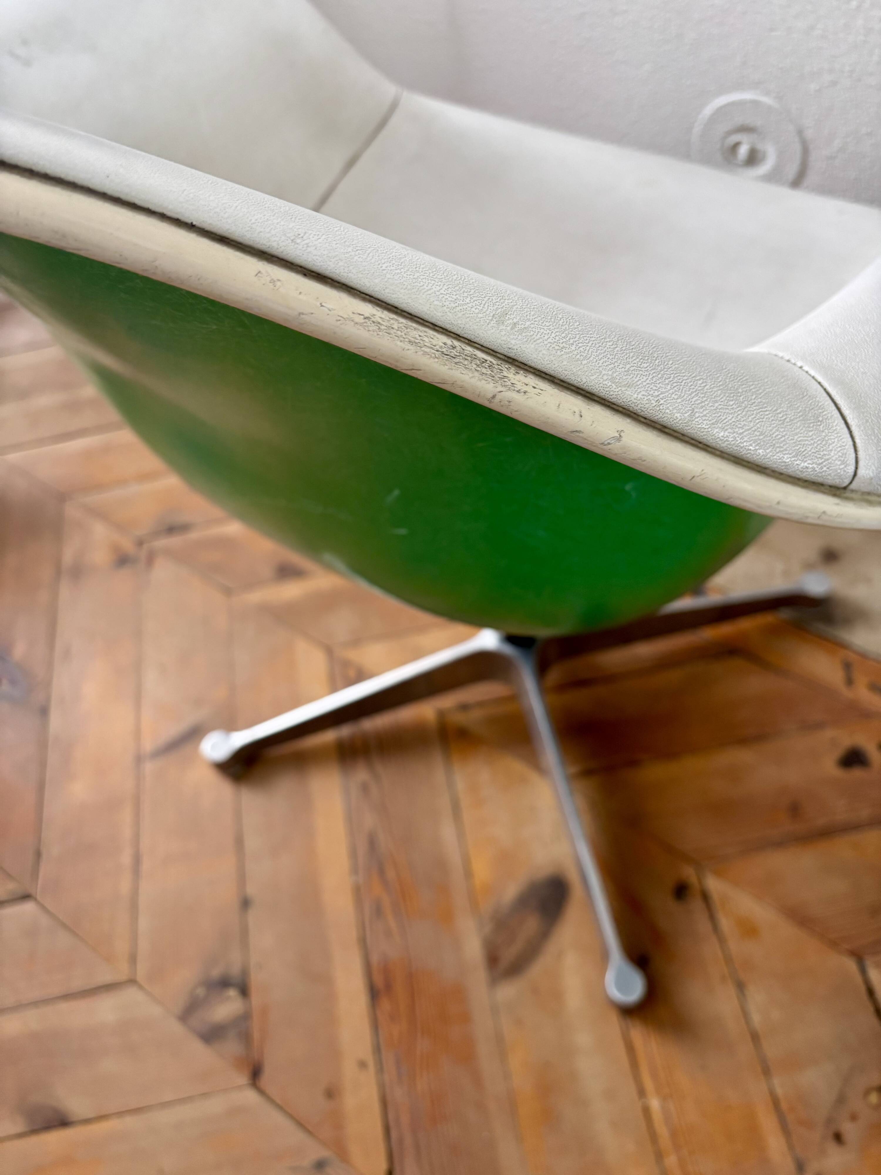 DAT Executive Chair by Charles and Ray Eames by Herman Miller 1950