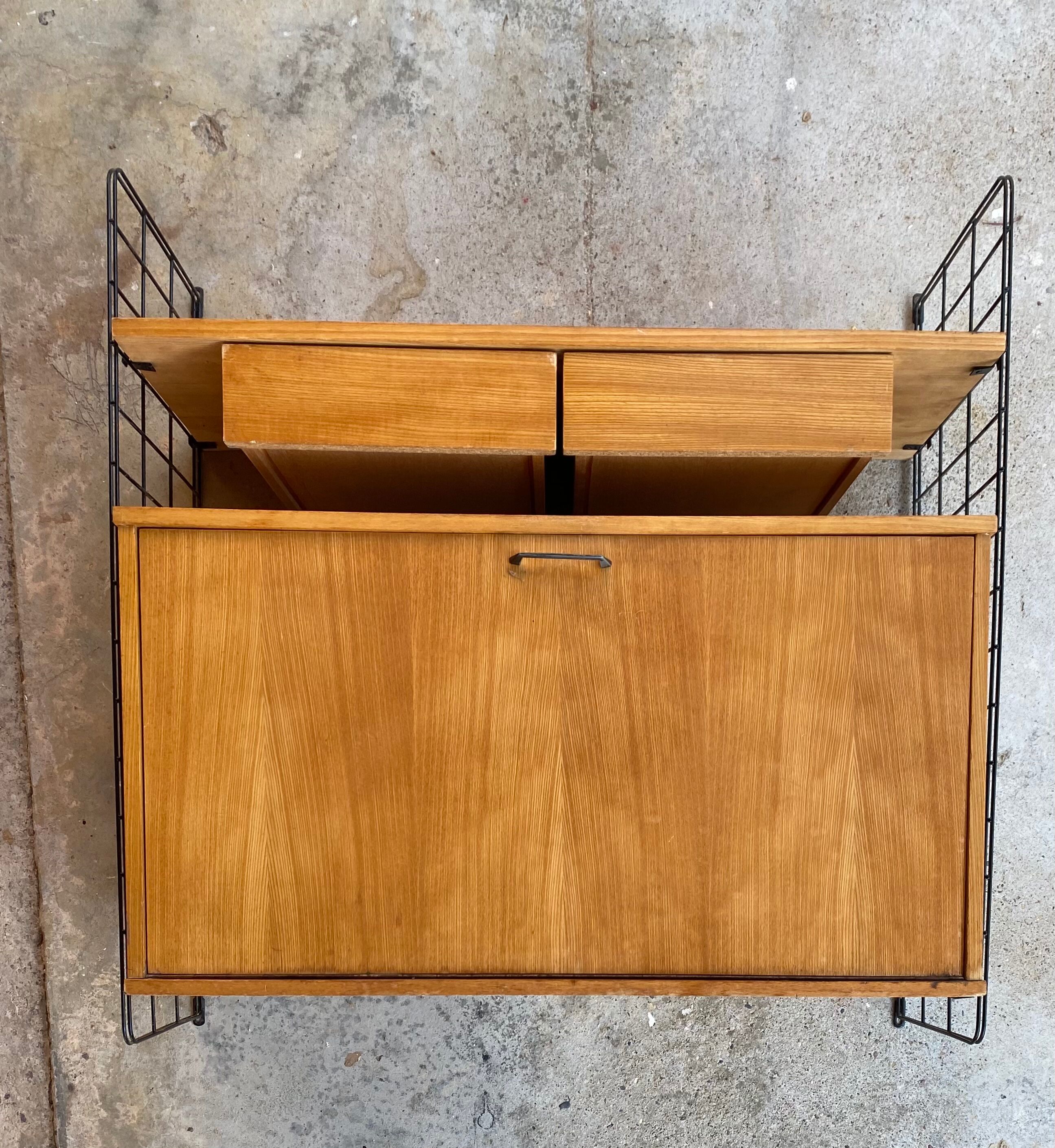 Wall-mounted secretary office