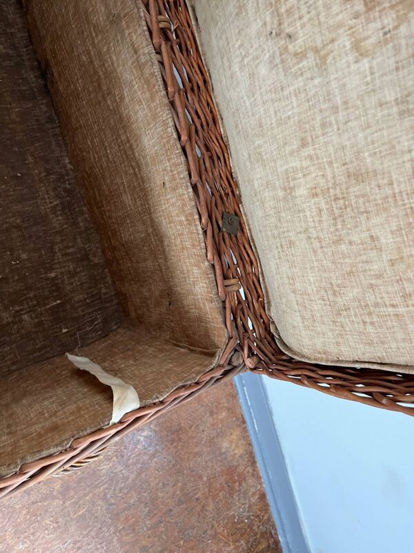 Ancienne malle de transport en osier, début du XXe