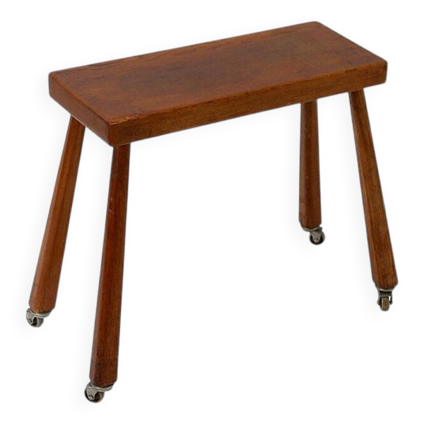 Table d'appoint vintage en bois massif sur roulettes